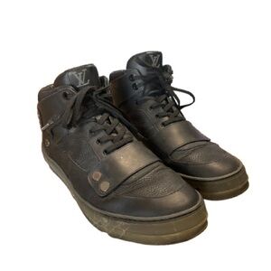 Men’s Louis Vuitton High Top Sneakers Sz 9.5